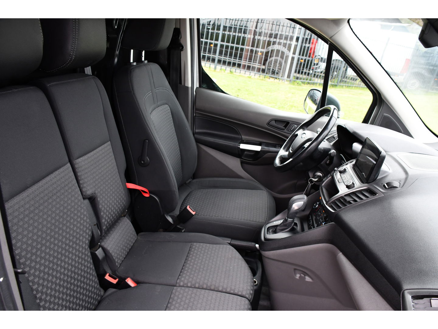 Ford Transit Connect 1.5 EcoBlue L2 PB Edition Camera, Cruise, Carplay, 120PK, Stoelverwarming, Automaat, Trekhaak, Sensoren, Uniek!