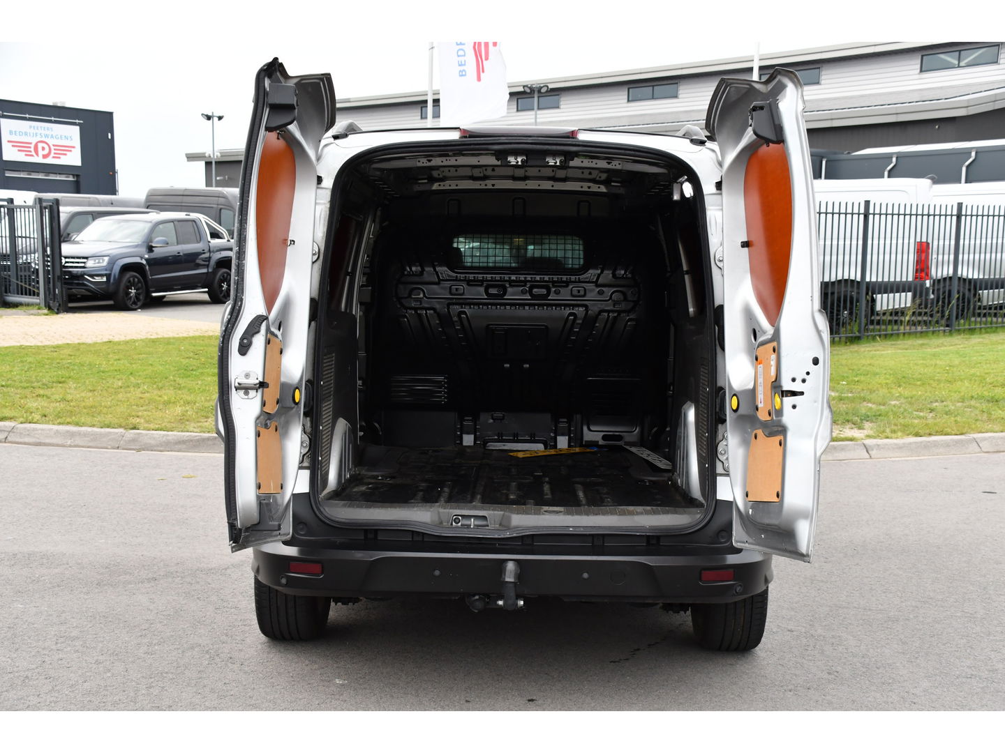 Ford Transit Connect 1.5 EcoBlue L2 PB Edition Camera, Cruise, Carplay, 120PK, Stoelverwarming, Automaat, Trekhaak, Sensoren, Uniek!
