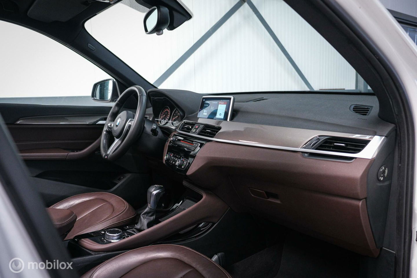 BMW X1 xDrive20i High Executive | 4x4 | HUD | Trekhaak | Leder | Orig NL auto | Dealer onderhouden | Camera | rijklaarprijs |