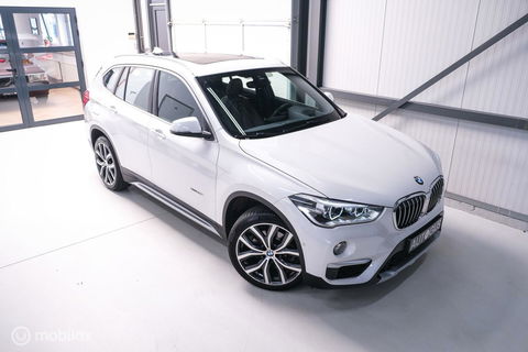 BMW X1 xDrive20i High Executive | 4x4 | HUD | Trekhaak | Leder | Orig NL auto | Dealer onderhouden | Camera | rijklaarprijs |