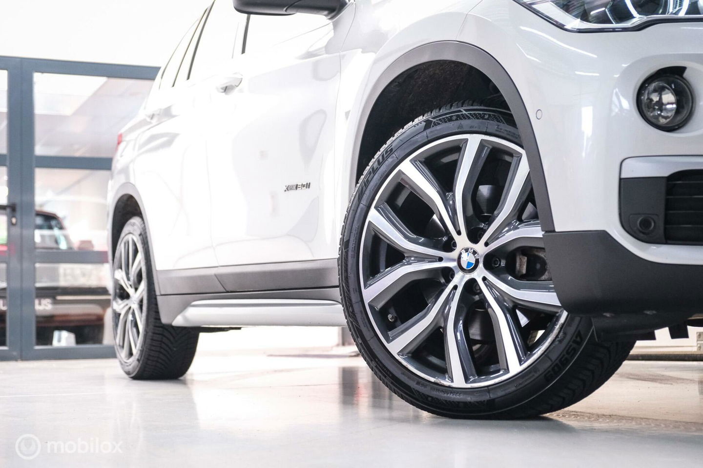 BMW X1 xDrive20i High Executive | 4x4 | HUD | Trekhaak | Leder | Orig NL auto | Dealer onderhouden | Camera | rijklaarprijs |
