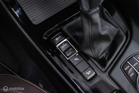 BMW X1 xDrive20i High Executive | 4x4 | HUD | Trekhaak | Leder | Orig NL auto | Dealer onderhouden | Camera | rijklaarprijs |