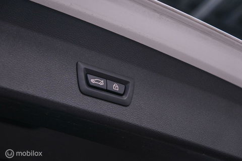 BMW X1 xDrive20i High Executive | 4x4 | HUD | Trekhaak | Leder | Orig NL auto | Dealer onderhouden | Camera | rijklaarprijs |