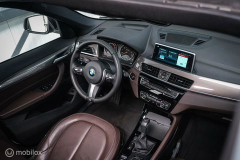 BMW X1 xDrive20i High Executive | 4x4 | HUD | Trekhaak | Leder | Orig NL auto | Dealer onderhouden | Camera | rijklaarprijs |