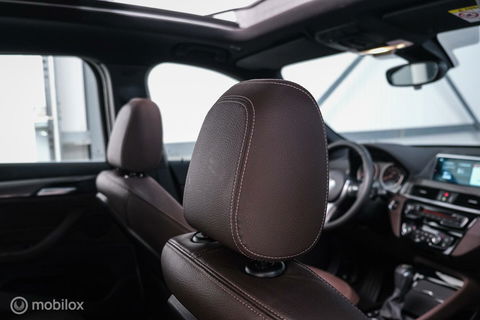 BMW X1 xDrive20i High Executive | 4x4 | HUD | Trekhaak | Leder | Orig NL auto | Dealer onderhouden | Camera | rijklaarprijs |