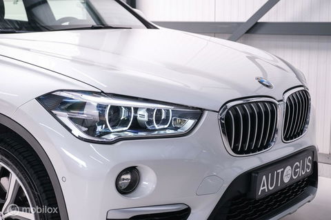 BMW X1 xDrive20i High Executive | 4x4 | HUD | Trekhaak | Leder | Orig NL auto | Dealer onderhouden | Camera | rijklaarprijs |
