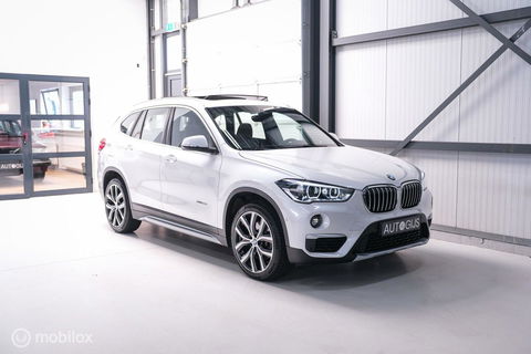 BMW X1 xDrive20i High Executive | 4x4 | HUD | Trekhaak | Leder | Orig NL auto | Dealer onderhouden | Camera | rijklaarprijs |