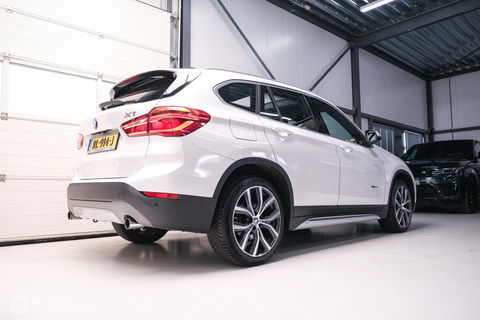 BMW X1 xDrive20i High Executive | 4x4 | HUD | Trekhaak | Leder | Orig NL auto | Dealer onderhouden | Camera | rijklaarprijs |