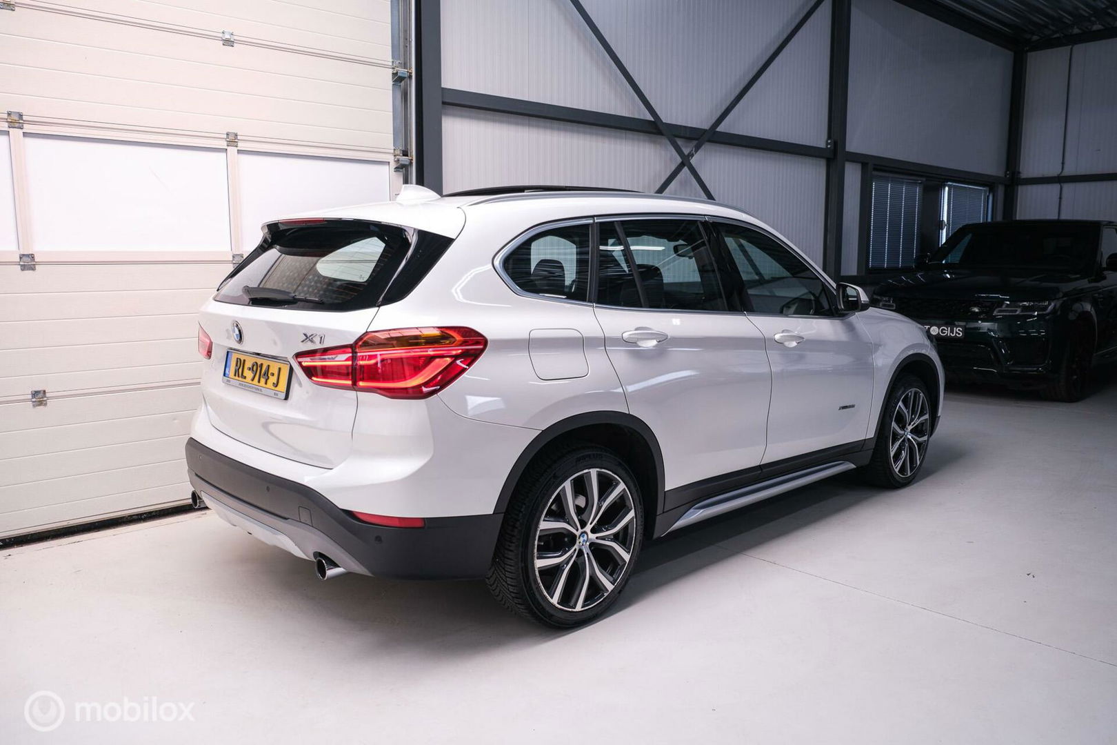 BMW X1 xDrive20i High Executive | 4x4 | HUD | Trekhaak | Leder | Orig NL auto | Dealer onderhouden | Camera | rijklaarprijs |