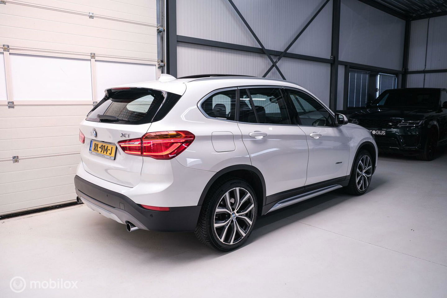 BMW X1 xDrive20i High Executive | 4x4 | HUD | Trekhaak | Leder | Orig NL auto | Dealer onderhouden | Camera | rijklaarprijs |
