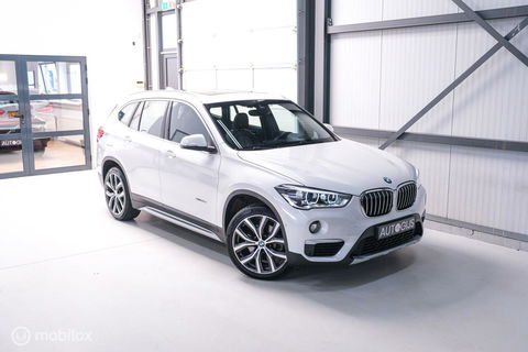 BMW X1 xDrive20i High Executive | 4x4 | HUD | Trekhaak | Leder | Orig NL auto | Dealer onderhouden | Camera | rijklaarprijs |