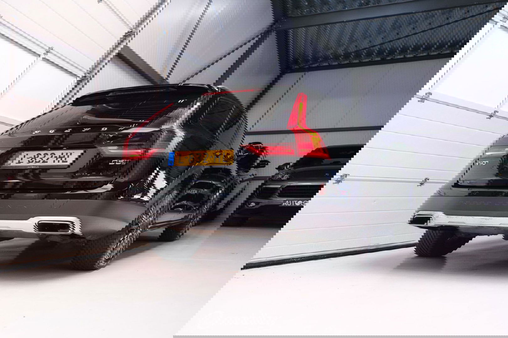 Volvo V90 Cross Country 2.0 D5 AWD Pro | Trekhaak | Leder | LED | Memory |