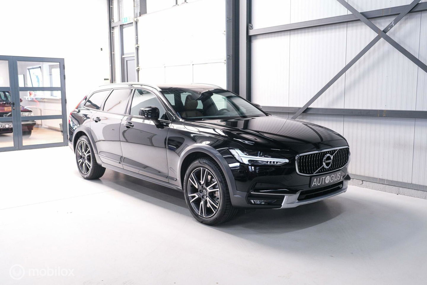 Volvo V90 Cross Country 2.0 D5 AWD Pro | Trekhaak | Leder | LED | Memory |