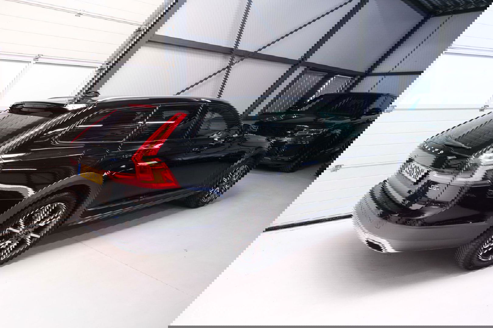 Volvo V90 Cross Country 2.0 D5 AWD Pro | Trekhaak | Leder | LED | Memory |