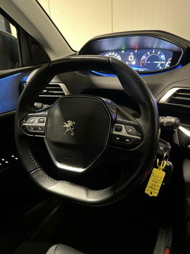 Peugeot 5008 1.2 PureTech Allure 7 Pers Trekhaak Carplay NAP