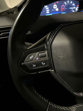 Peugeot 5008 1.2 PureTech Allure 7 Pers Trekhaak Carplay NAP