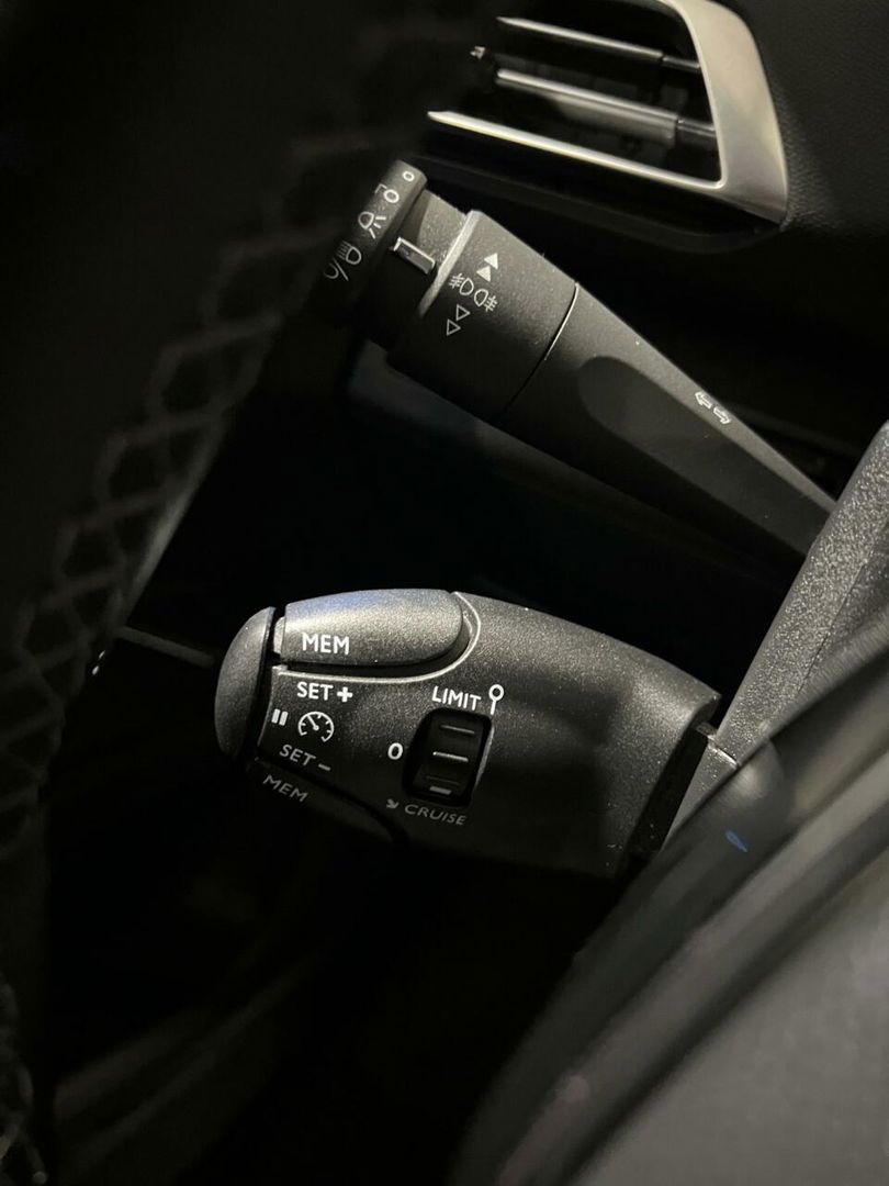 Peugeot 5008 1.2 PureTech Allure 7 Pers Trekhaak Carplay NAP