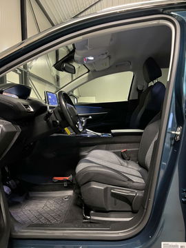 Peugeot 5008 1.2 PureTech Allure 7 Pers Trekhaak Carplay NAP