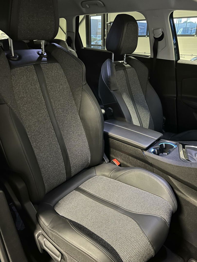 Peugeot 5008 1.2 PureTech Allure 7 Pers Trekhaak Carplay NAP