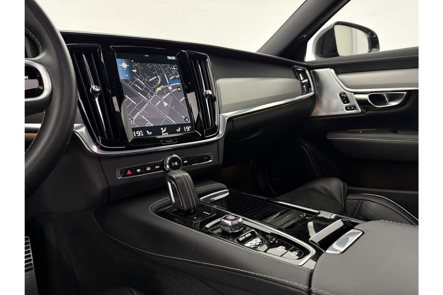 Volvo V90 2.0 T8 AWD R-Design bowers&wilkins 341PK 360 Camera Pano LED Virtual Sfeer Trekhaak Carplay Cruise Clima Leder Memory Head up Display 20"LMV Navi PDC
