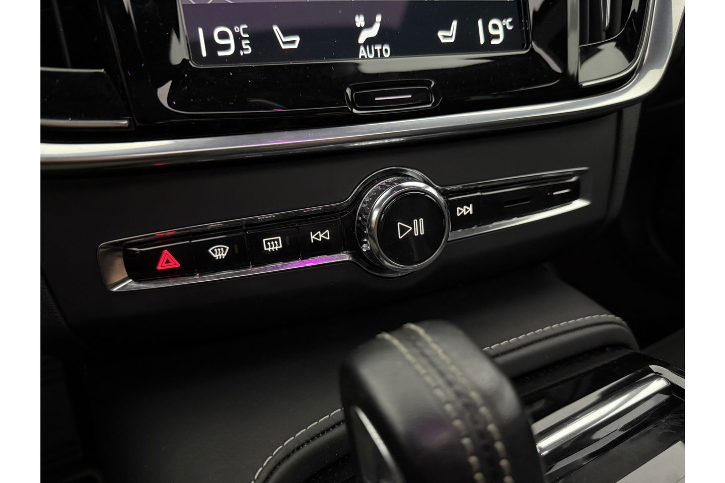 Volvo V90 2.0 T8 AWD R-Design bowers&wilkins 341PK 360 Camera Pano LED Virtual Sfeer Trekhaak Carplay Cruise Clima Leder Memory Head up Display 20"LMV Navi PDC