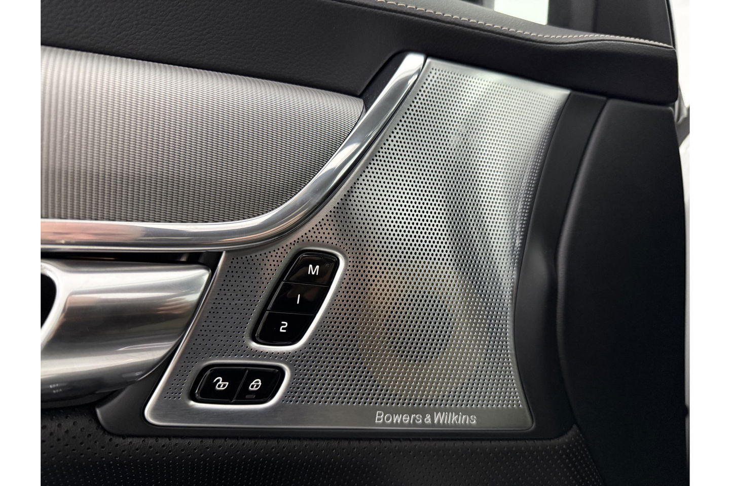 Volvo V90 2.0 T8 AWD R-Design bowers&wilkins 341PK 360 Camera Pano LED Virtual Sfeer Trekhaak Carplay Cruise Clima Leder Memory Head up Display 20"LMV Navi PDC