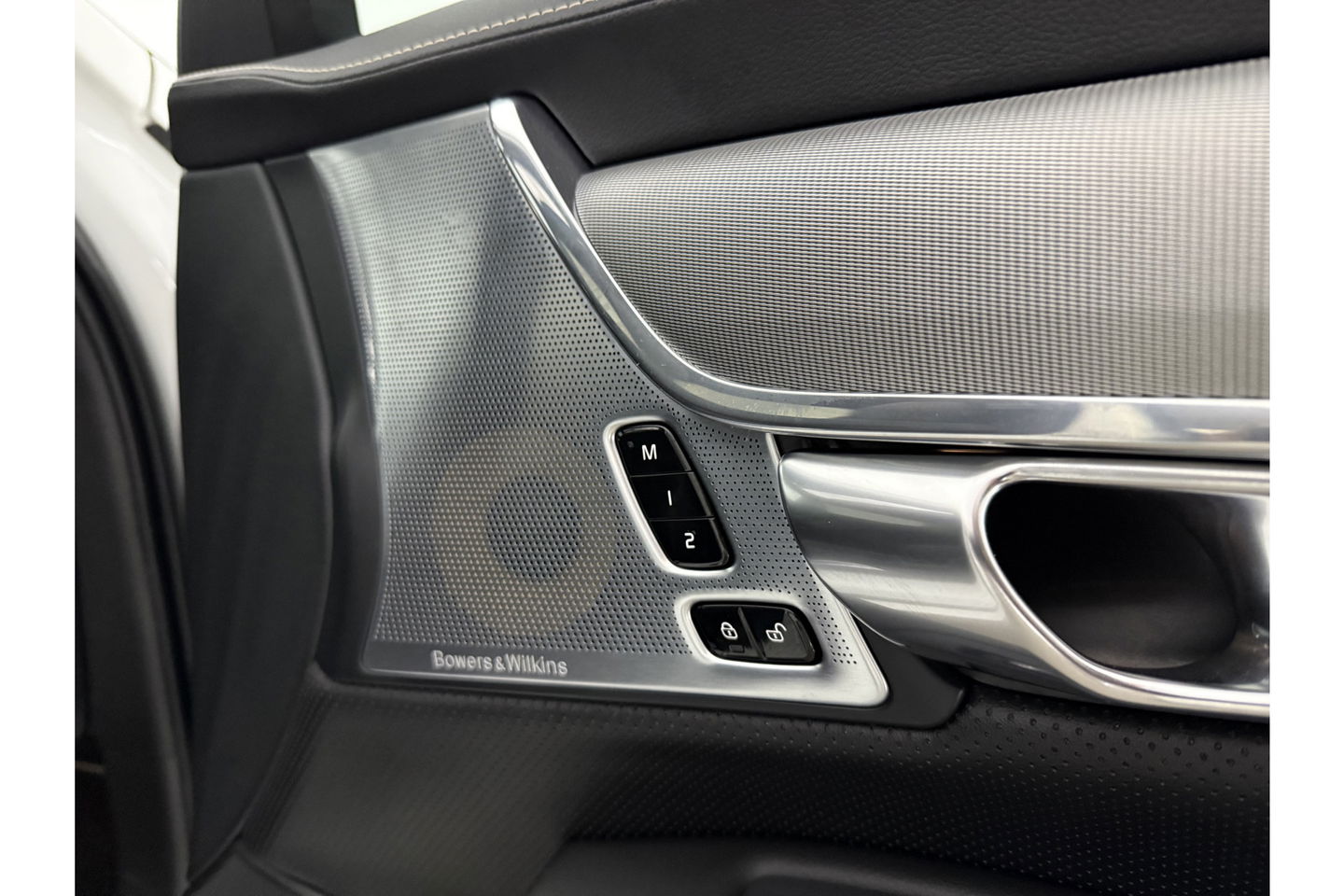 Volvo V90 2.0 T8 AWD R-Design bowers&wilkins 341PK 360 Camera Pano LED Virtual Sfeer Trekhaak Carplay Cruise Clima Leder Memory Head up Display 20"LMV Navi PDC