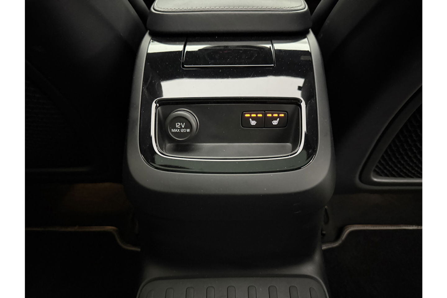 Volvo V90 2.0 T8 AWD R-Design bowers&wilkins 341PK 360 Camera Pano LED Virtual Sfeer Trekhaak Carplay Cruise Clima Leder Memory Head up Display 20"LMV Navi PDC