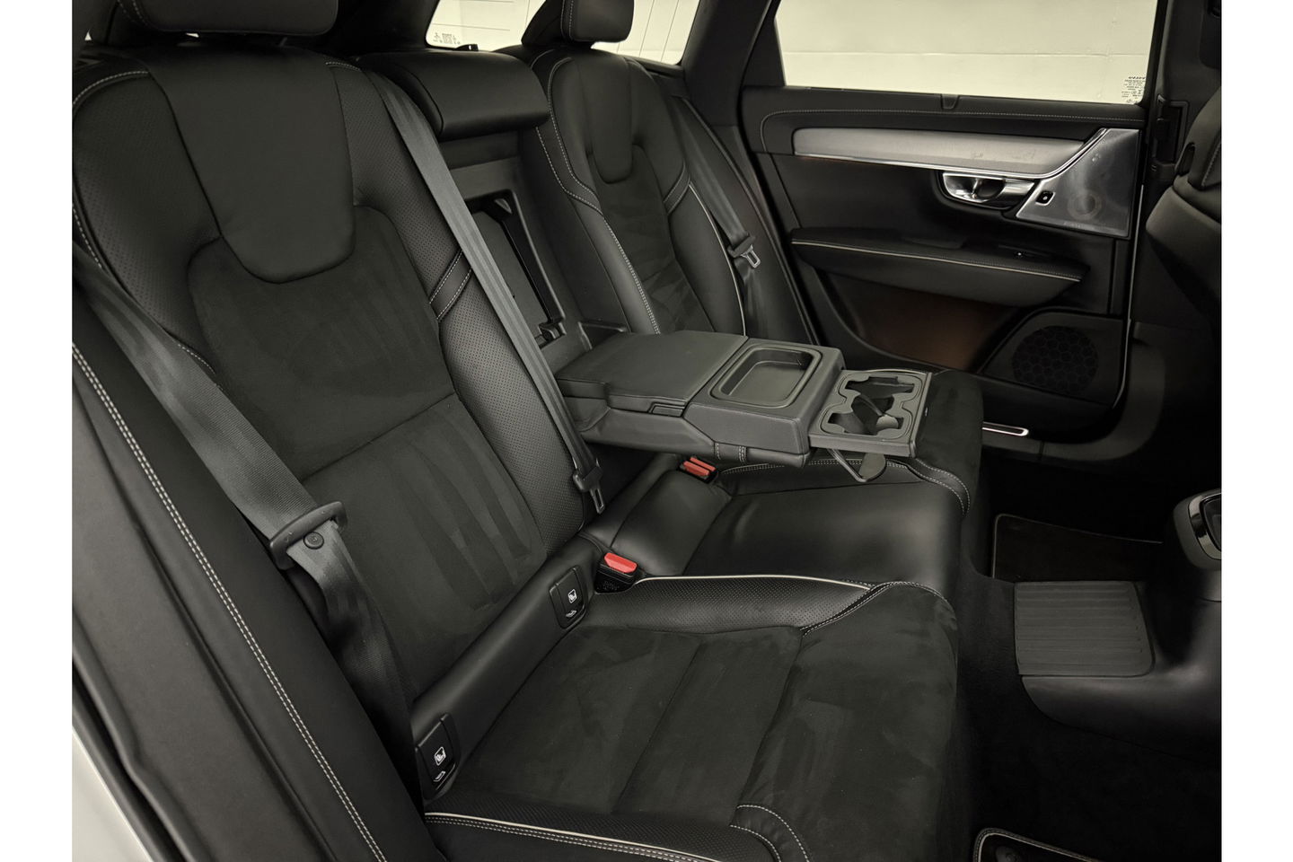 Volvo V90 2.0 T8 AWD R-Design bowers&wilkins 341PK 360 Camera Pano LED Virtual Sfeer Trekhaak Carplay Cruise Clima Leder Memory Head up Display 20"LMV Navi PDC
