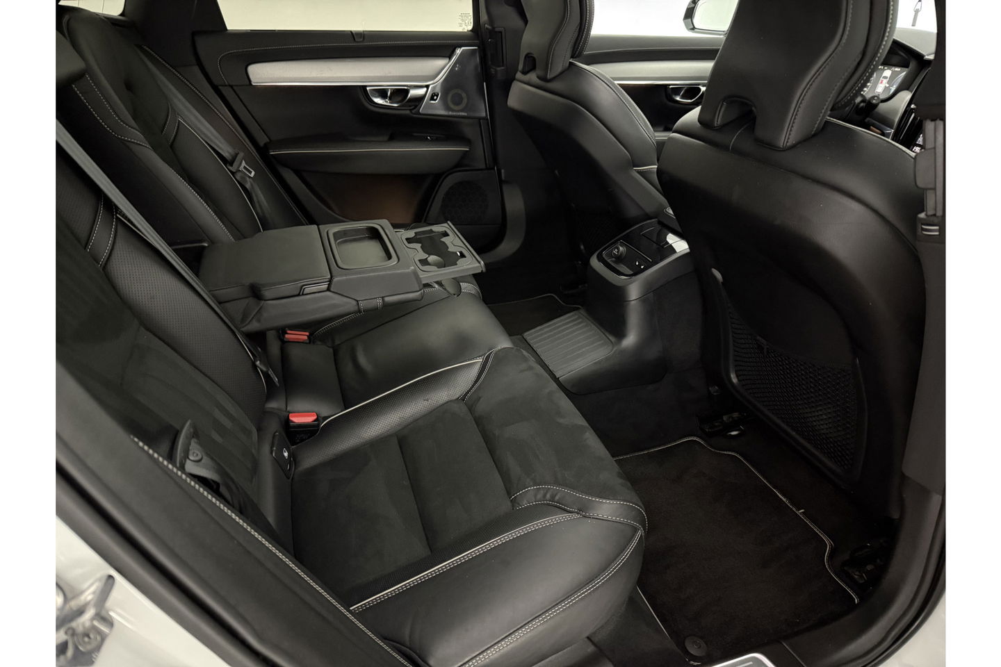 Volvo V90 2.0 T8 AWD R-Design bowers&wilkins 341PK 360 Camera Pano LED Virtual Sfeer Trekhaak Carplay Cruise Clima Leder Memory Head up Display 20"LMV Navi PDC