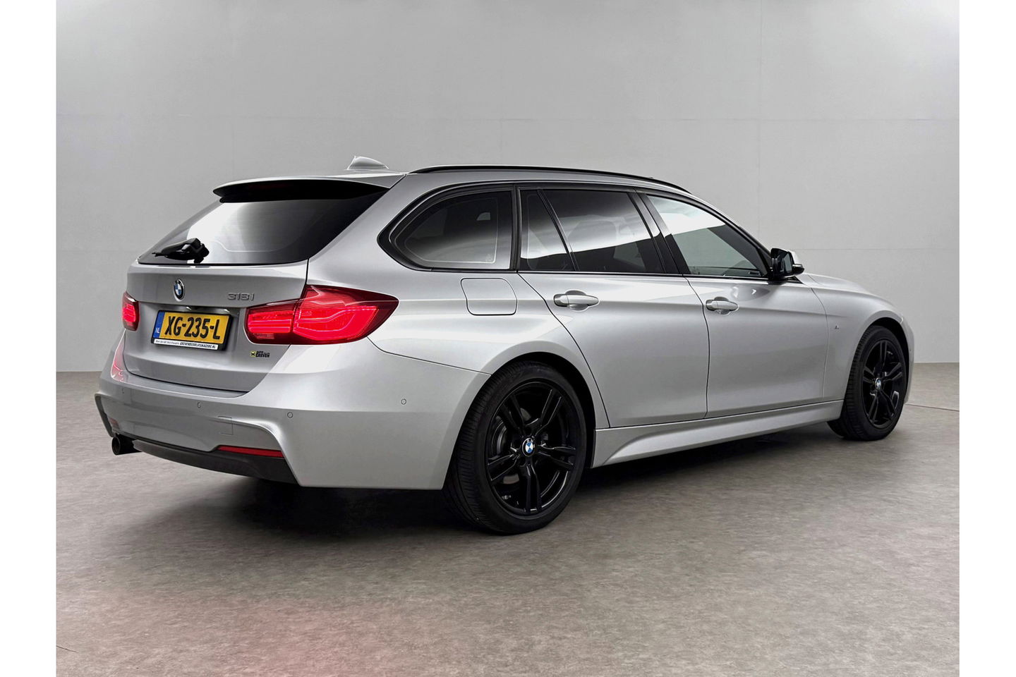 BMW 3 Serie 318i M-sport Pano LED Camera Clima Cruise Navi Head-up Display Leder PDC 18"LMV