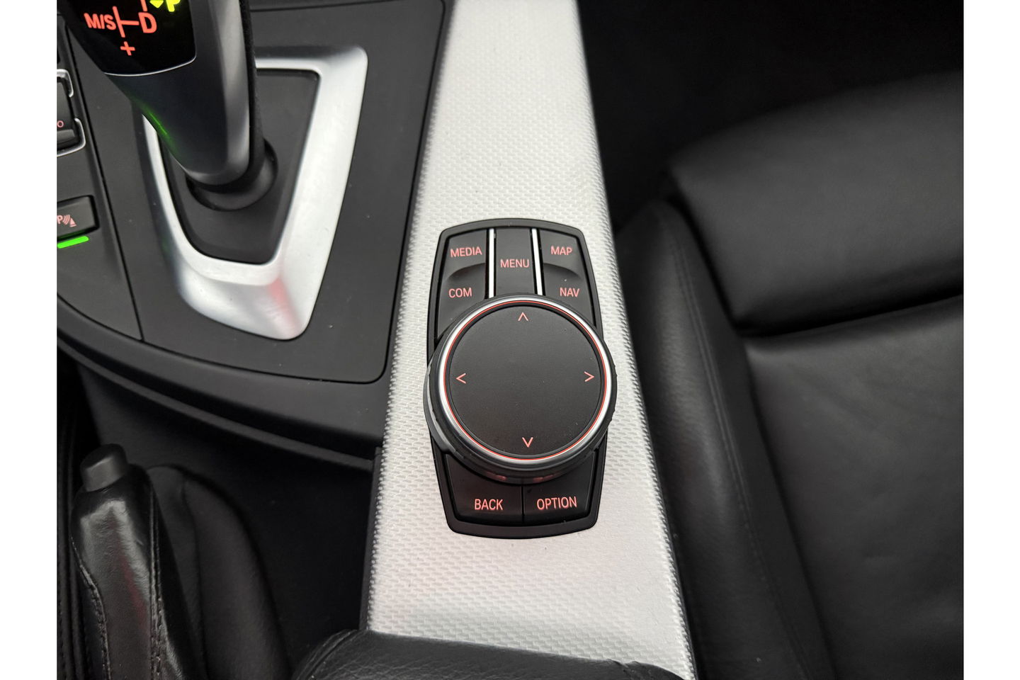 BMW 3 Serie 318i M-sport Pano LED Camera Clima Cruise Navi Head-up Display Leder PDC 18"LMV