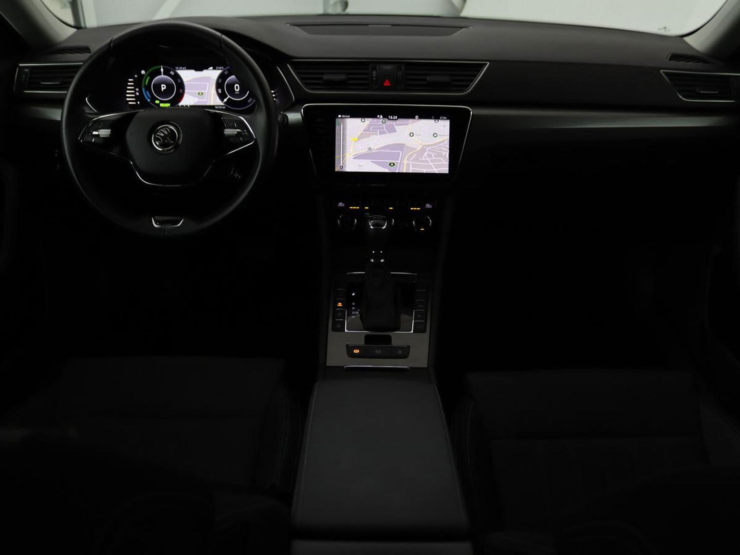 Škoda Superb 1.4 TSI iV Style | Trekhaak | Stoel & achterbankverwarming | Camera | Memory | Carplay | Park Assist | Virtual Cockpit | Navigatie