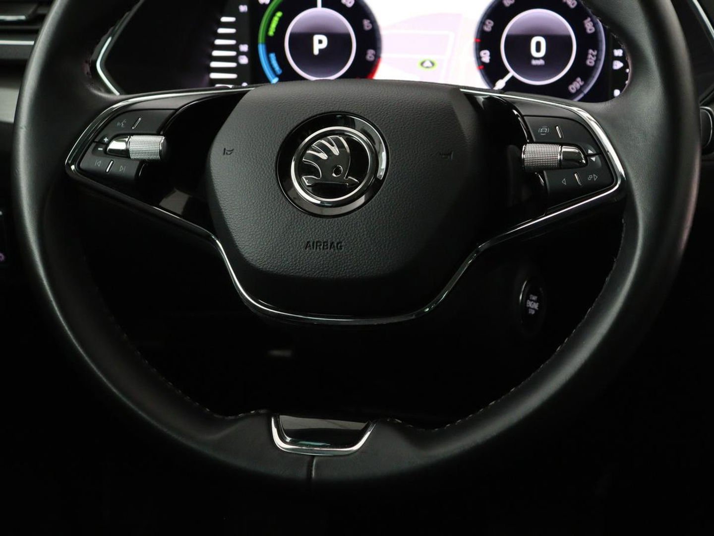 Škoda Superb 1.4 TSI iV Style | Trekhaak | Stoel & achterbankverwarming | Camera | Memory | Carplay | Park Assist | Virtual Cockpit | Navigatie