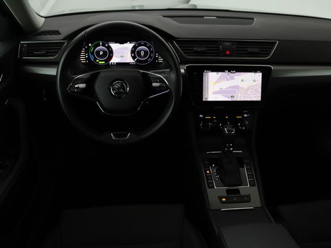 Škoda Superb 1.4 TSI iV Style | Trekhaak | Stoel & achterbankverwarming | Camera | Memory | Carplay | Park Assist | Virtual Cockpit | Navigatie