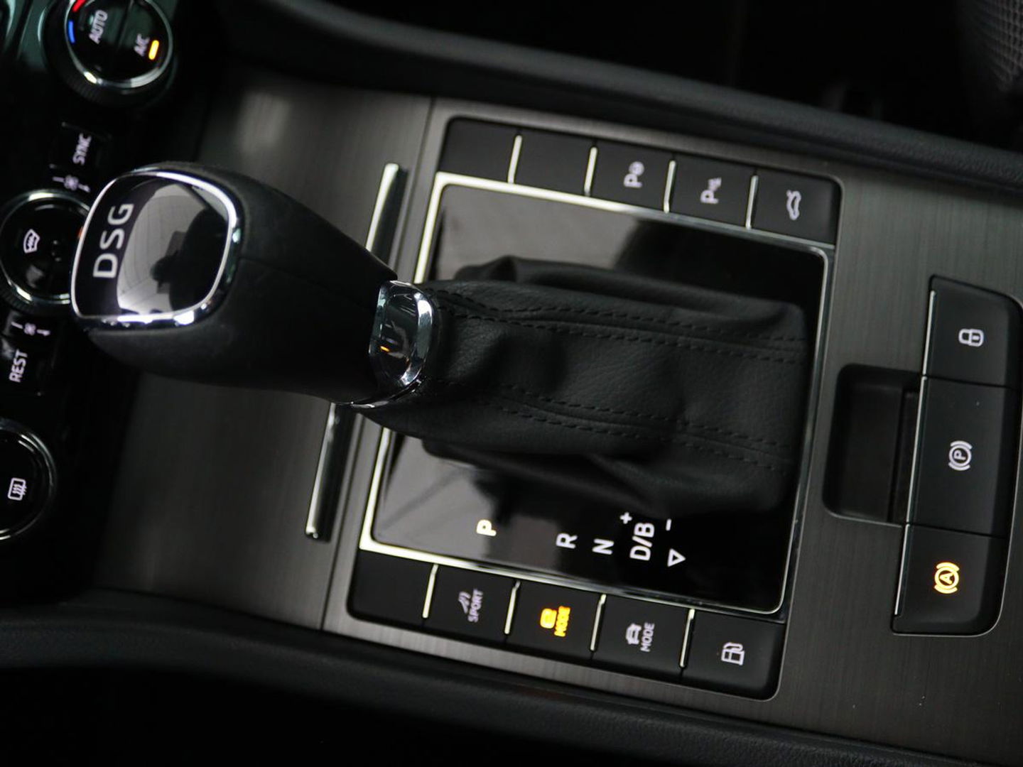 Škoda Superb 1.4 TSI iV Style | Trekhaak | Stoel & achterbankverwarming | Camera | Memory | Carplay | Park Assist | Virtual Cockpit | Navigatie