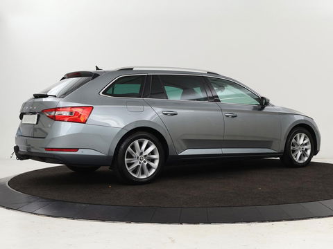 Škoda Superb 1.4 TSI iV Style | Trekhaak | Stoel & achterbankverwarming | Camera | Memory | Carplay | Park Assist | Virtual Cockpit | Navigatie