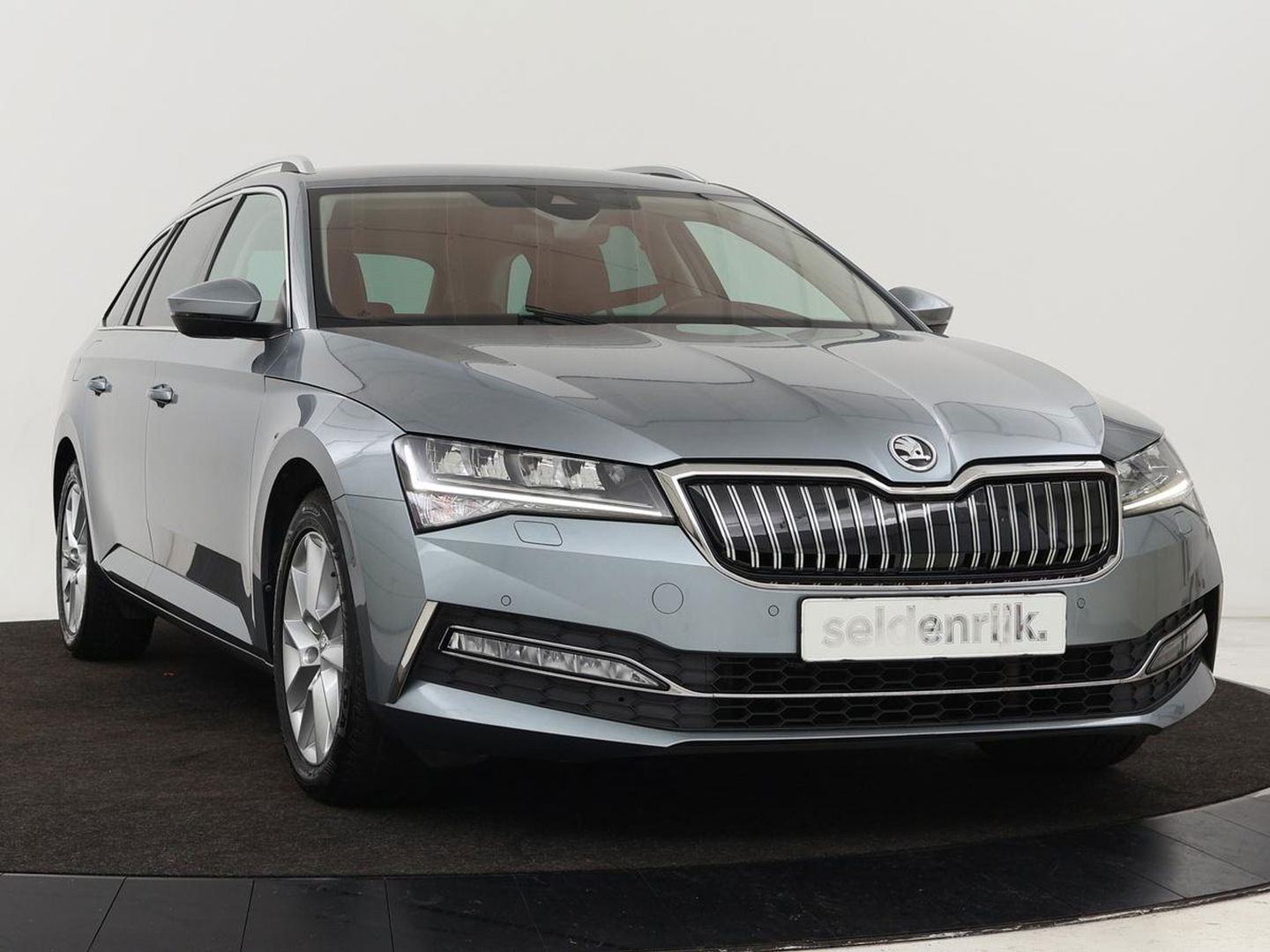 Škoda Superb 1.4 TSI iV Style | Trekhaak | Stoel & achterbankverwarming | Camera | Memory | Carplay | Park Assist | Virtual Cockpit | Navigatie