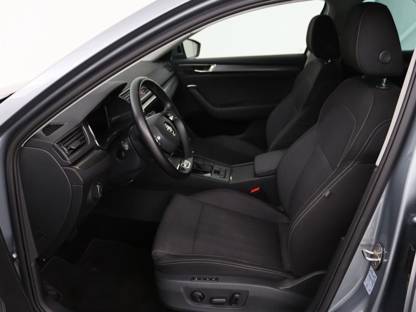 Škoda Superb 1.4 TSI iV Style | Trekhaak | Stoel & achterbankverwarming | Camera | Memory | Carplay | Park Assist | Virtual Cockpit | Navigatie