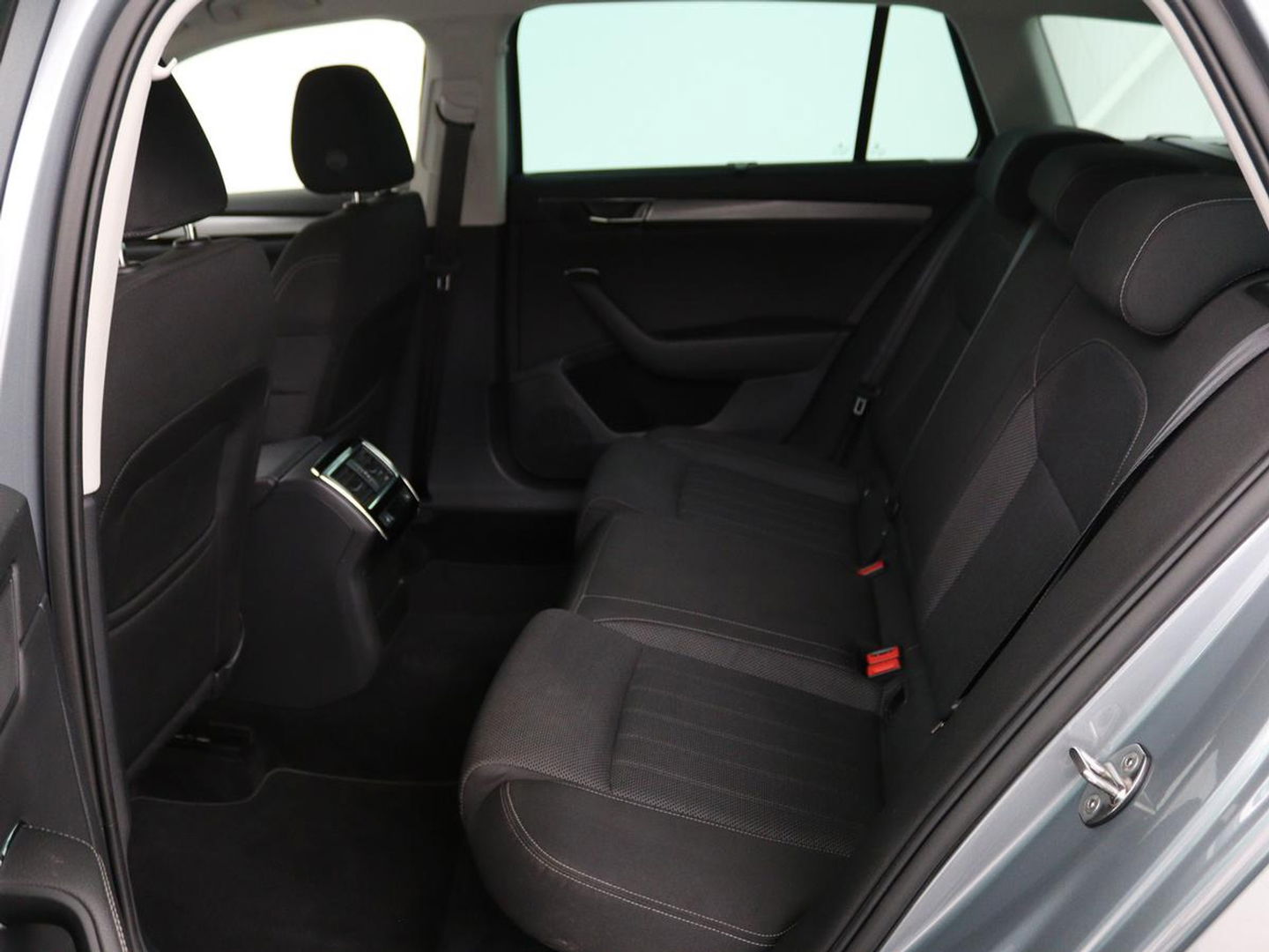 Škoda Superb 1.4 TSI iV Style | Trekhaak | Stoel & achterbankverwarming | Camera | Memory | Carplay | Park Assist | Virtual Cockpit | Navigatie