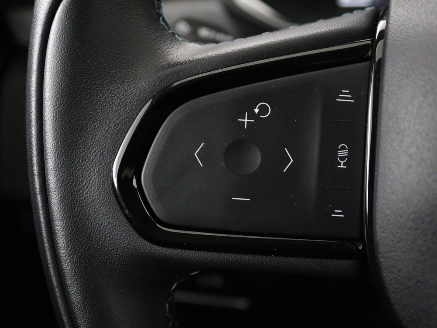 Lynk & Co 01 1.5 Plug In | Panoramadak | Infinity by Harman | 360 camera | Adaptive cruise | Stoelverwarming | Carplay | Memory | Full LED