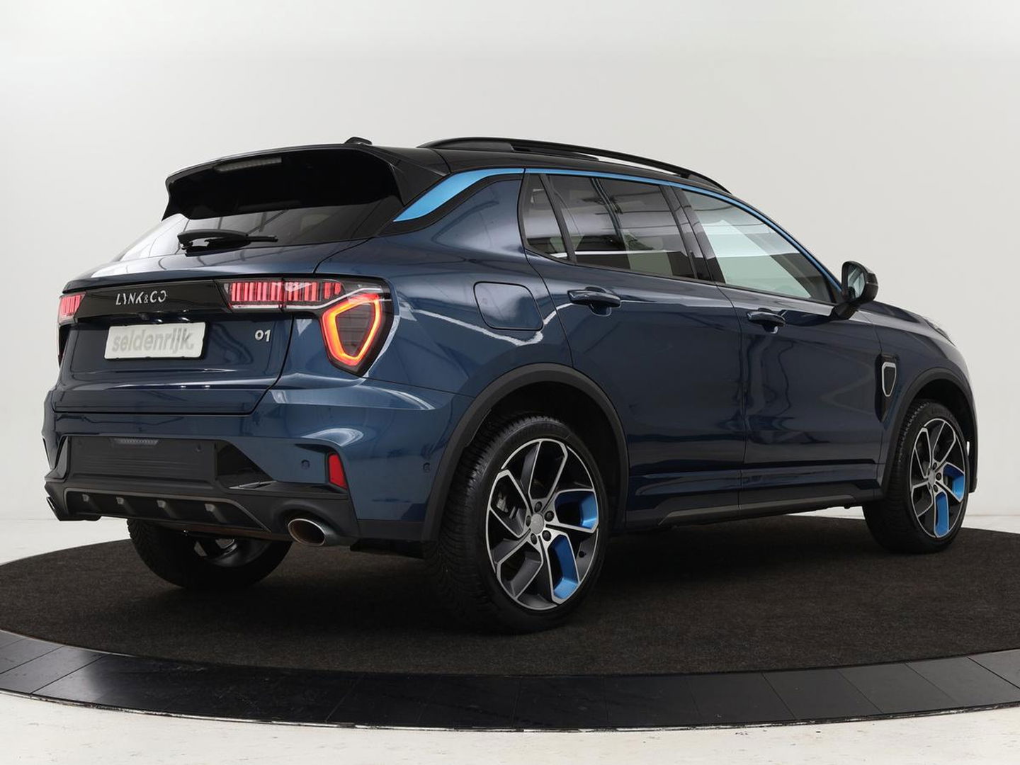 Lynk & Co 01 1.5 Plug In | Panoramadak | Infinity by Harman | 360 camera | Adaptive cruise | Stoelverwarming | Carplay | Memory | Full LED