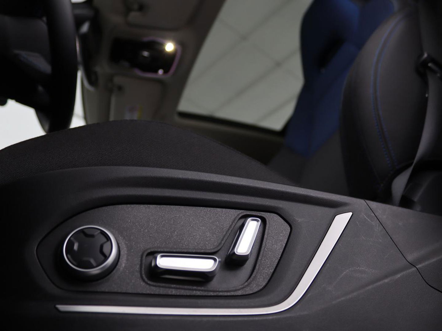 Lynk & Co 01 1.5 Plug In | Panoramadak | Infinity by Harman | 360 camera | Adaptive cruise | Stoelverwarming | Carplay | Memory | Full LED