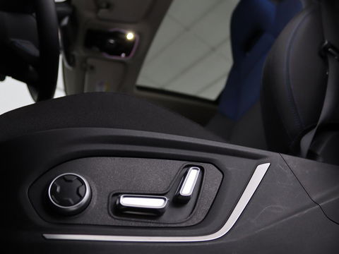 Lynk & Co 01 1.5 Plug In | Panoramadak | Infinity by Harman | 360 camera | Adaptive cruise | Stoelverwarming | Carplay | Memory | Full LED
