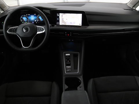 Volkswagen Golf 1.4 eHybrid Style | Stoel & stuurverwarming | Massage | Carplay | Memory | Achterbankverwarming | Adaptive cruise | Park Assist | Sfeerverlichting | Navigatie | Full LED | PHEV
