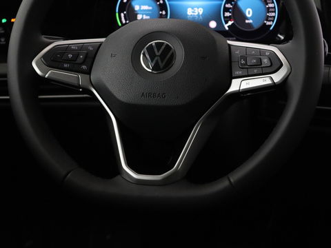 Volkswagen Golf 1.4 eHybrid Style | Stoel & stuurverwarming | Massage | Carplay | Memory | Achterbankverwarming | Adaptive cruise | Park Assist | Sfeerverlichting | Navigatie | Full LED | PHEV