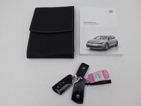 Volkswagen Golf 1.4 eHybrid Style | Stoel & stuurverwarming | Massage | Carplay | Memory | Achterbankverwarming | Adaptive cruise | Park Assist | Sfeerverlichting | Navigatie | Full LED | PHEV