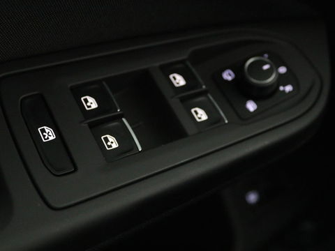Volkswagen Golf 1.4 eHybrid Style | Stoel & stuurverwarming | Massage | Carplay | Memory | Achterbankverwarming | Adaptive cruise | Park Assist | Sfeerverlichting | Navigatie | Full LED | PHEV