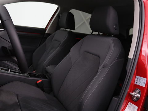 Volkswagen Golf 1.4 eHybrid Style | Stoel & stuurverwarming | Massage | Carplay | Memory | Achterbankverwarming | Adaptive cruise | Park Assist | Sfeerverlichting | Navigatie | Full LED | PHEV