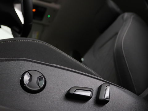Volkswagen Golf 1.4 eHybrid Style | Stoel & stuurverwarming | Massage | Carplay | Memory | Achterbankverwarming | Adaptive cruise | Park Assist | Sfeerverlichting | Navigatie | Full LED | PHEV